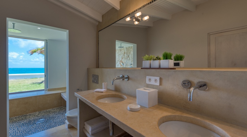 bathroom-1-casa-cervo-track5