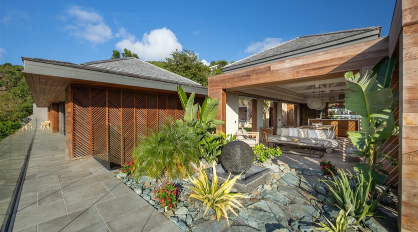 exterior-1-maud-track4