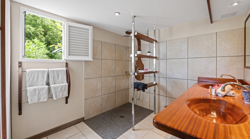 bedroom-1-villon-track1