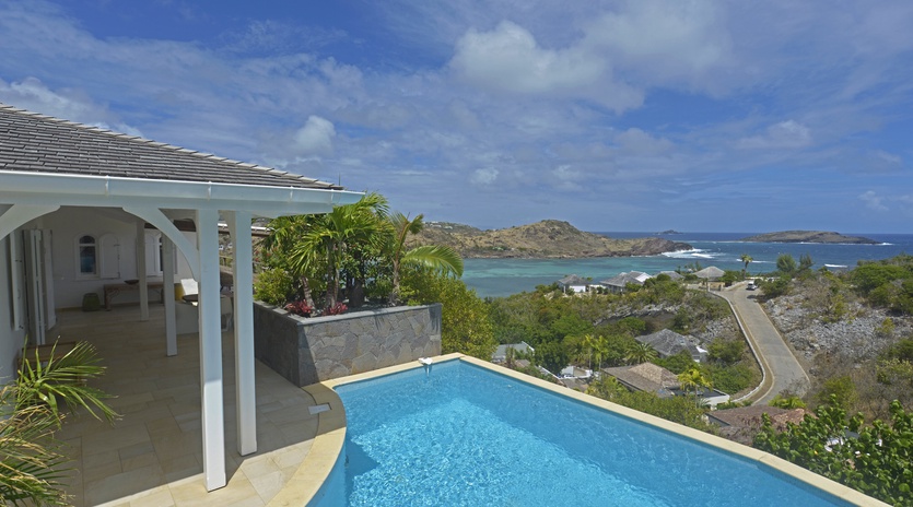 exterior-1-lagon-estate-track1