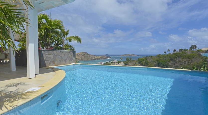 exterior-1-lagon-estate-track2