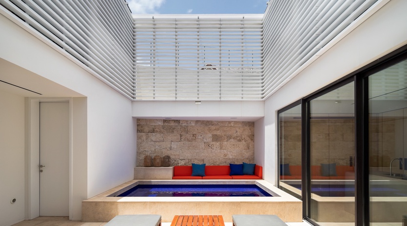 exterior1-opus-track1