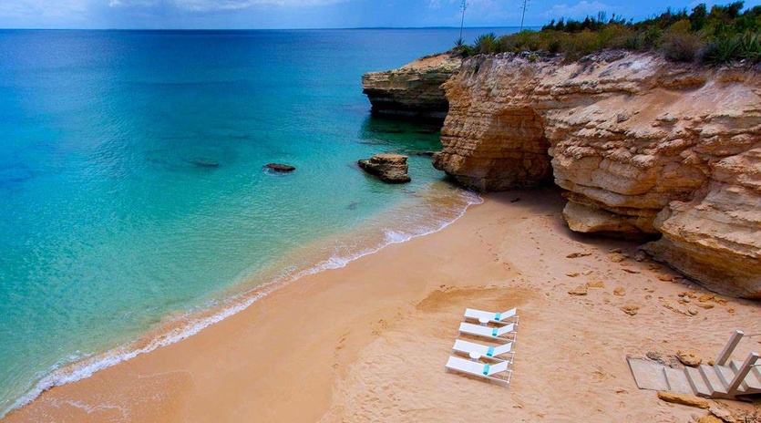 BAHAXA KAN, West End, Anguilla