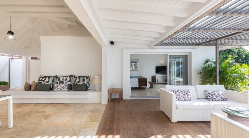 exterior-1-Blue Diamond-track5