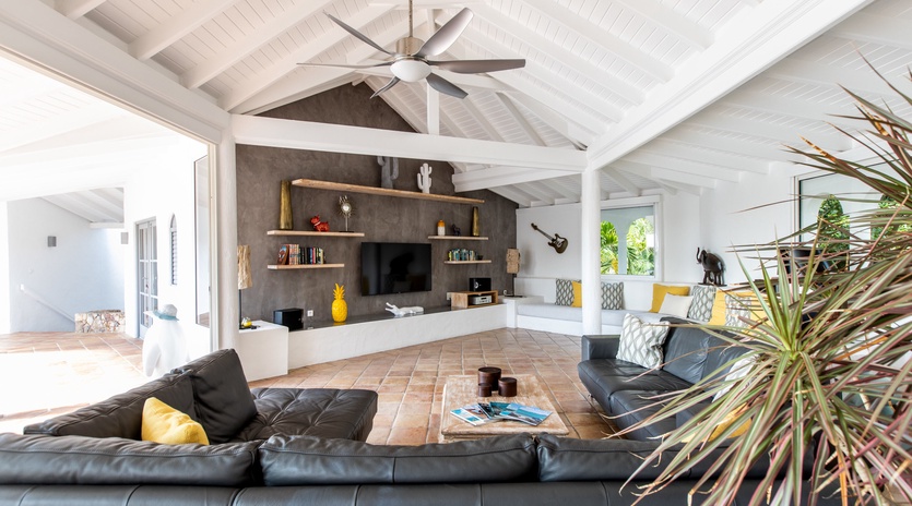 living-room-belle-fontaine-track2