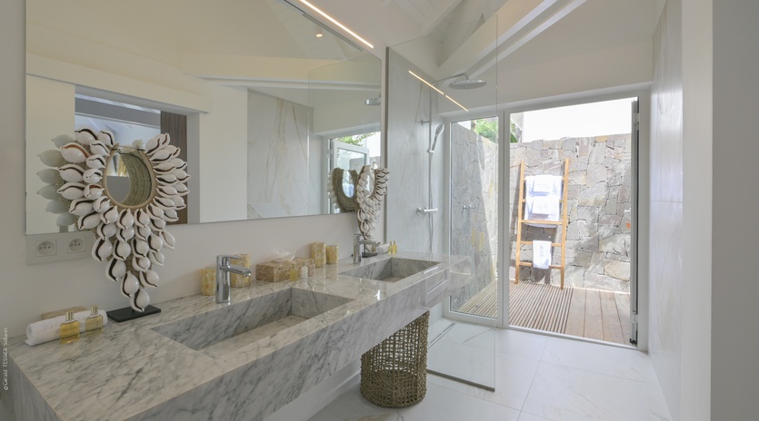 9.3-Coeur-de-Pirate-GuestBathroom1