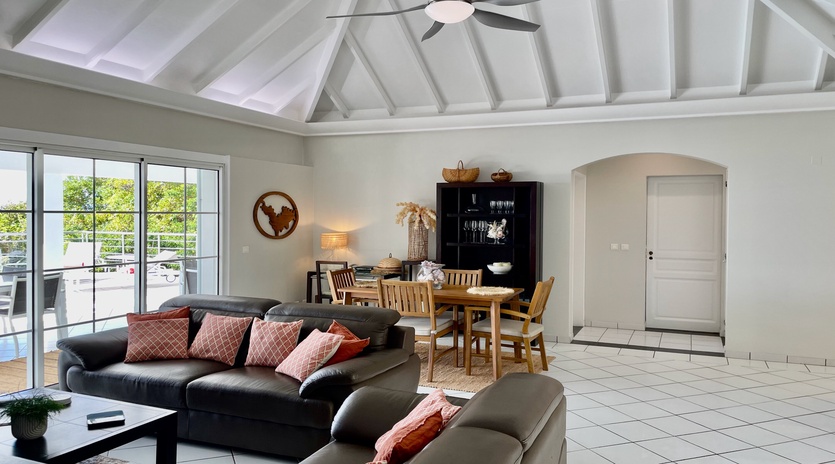living-room-mon-cheri-track2