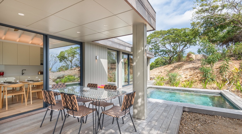 exterior-nanou-track5