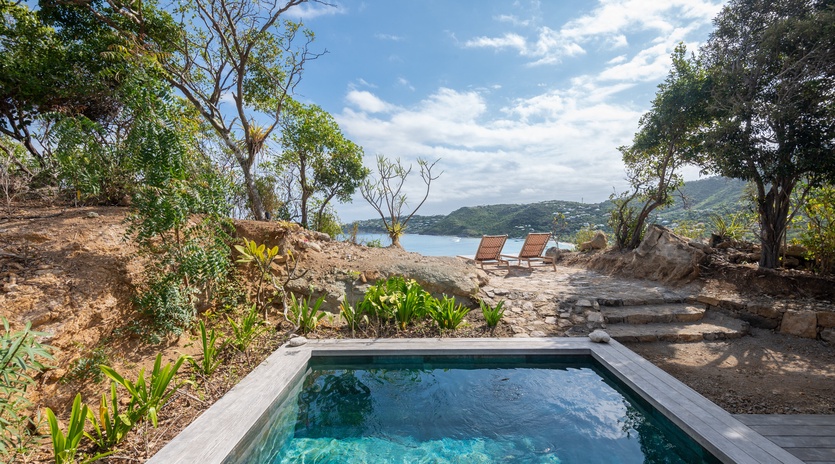 exterior-nanou-track1