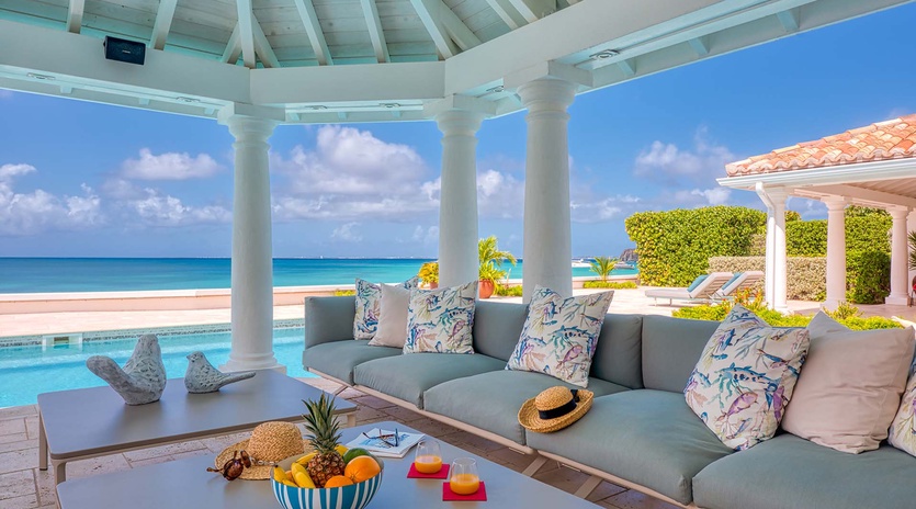 4-PetitePlage5-PoolSeating
