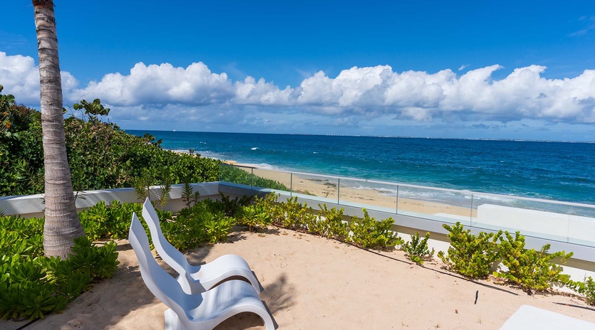 4-LesPalmiers-Beachfront