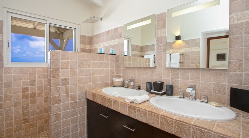 bedroom-4-dream-in-blue-track1