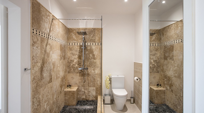 bathroom-2-azur-dream-track3