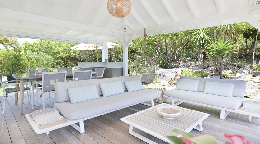 exterior-1-villa-marris-track7