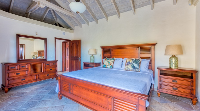 bedroom-1-terre-azure-track2