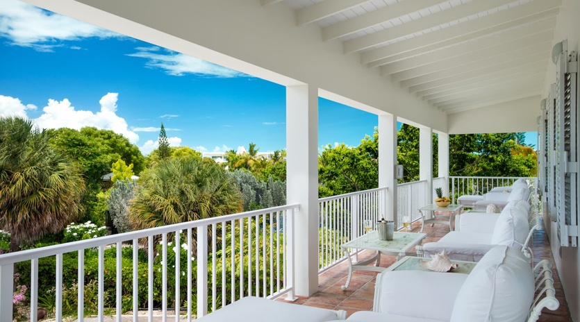 balcony-reef-pearl-track1