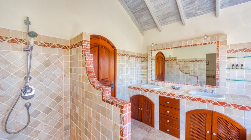 bedroom-2-terre-azure-track2