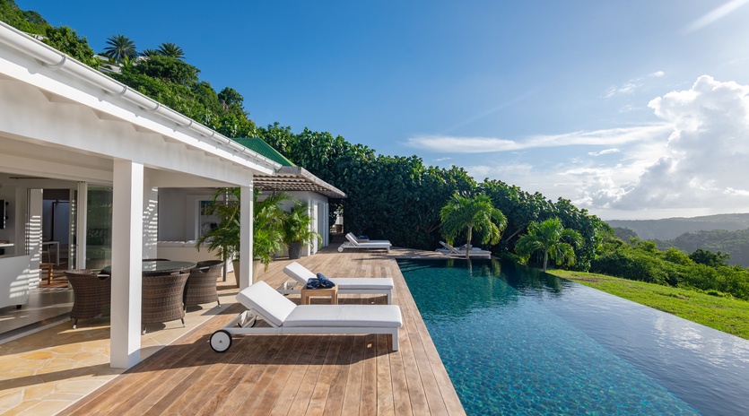 exterior-1-Blue Diamond-track4