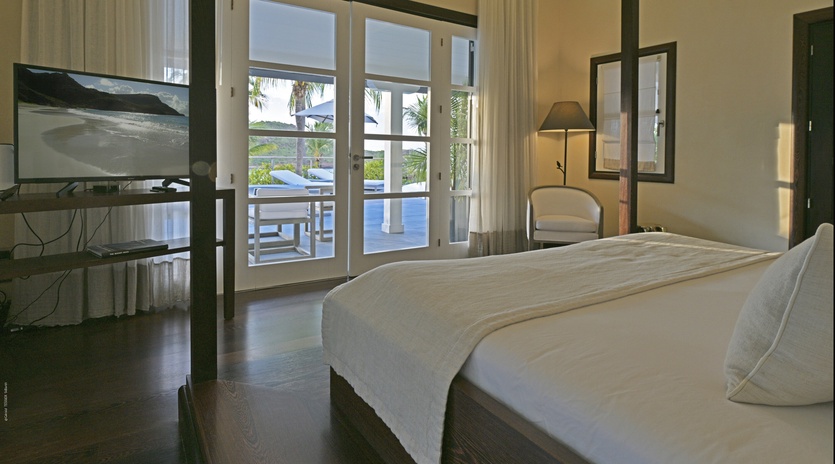 bedroom-1-silver-rainbow-track5