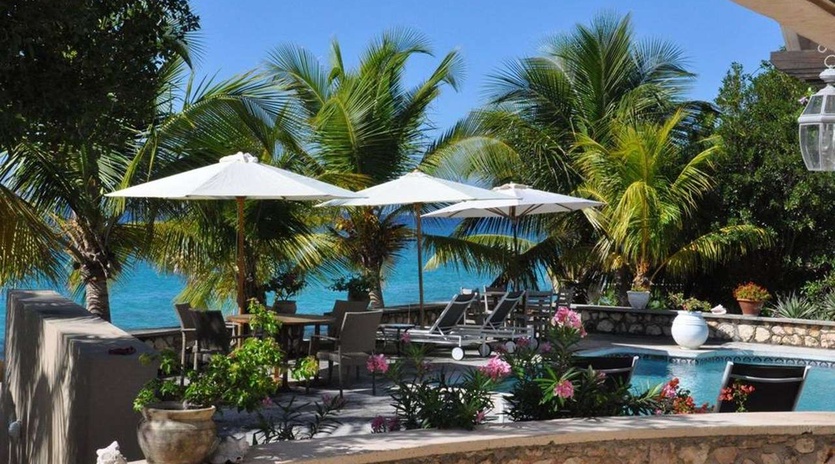 Terrace at PIE BAI, Beach Side/Baie Longue, St. Martin