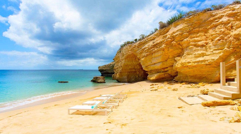 BAHAXA KAN, West End, Anguilla