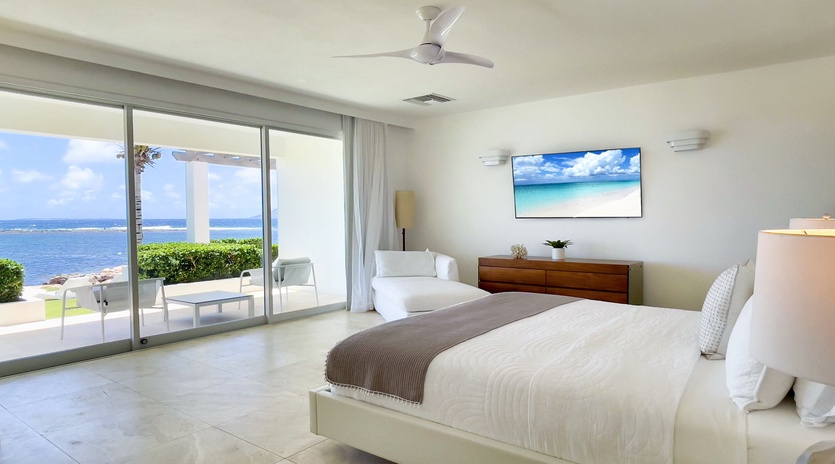 bedroom-2-le-bleu-track1