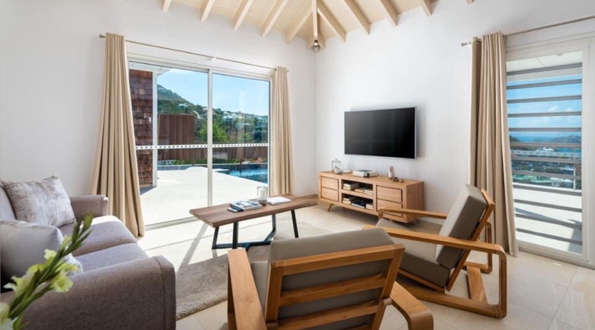 living-room-cypraea-track1