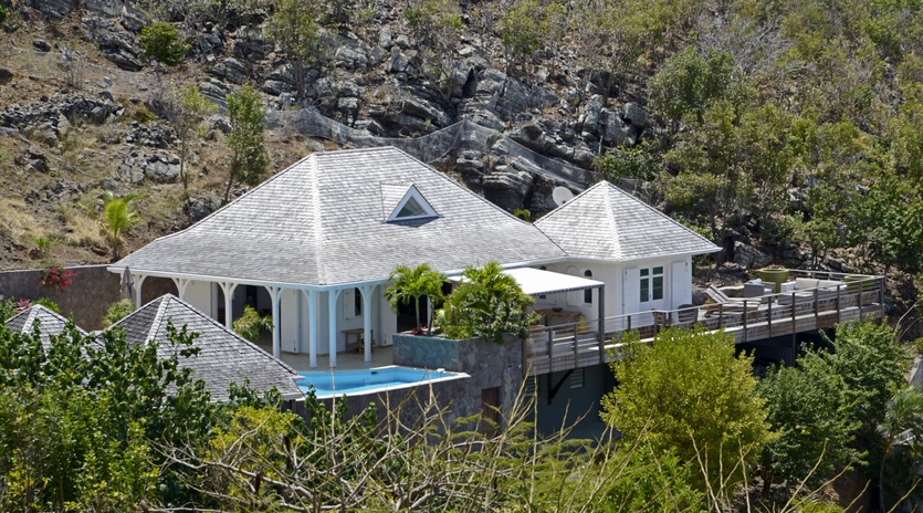 exterior-2-lagon-estate-track1