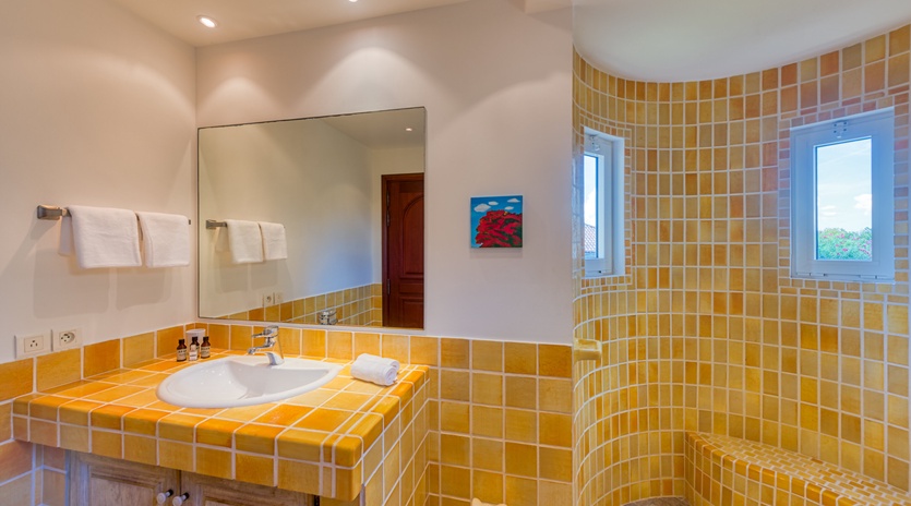 bedroom-1-terre-azure-track1