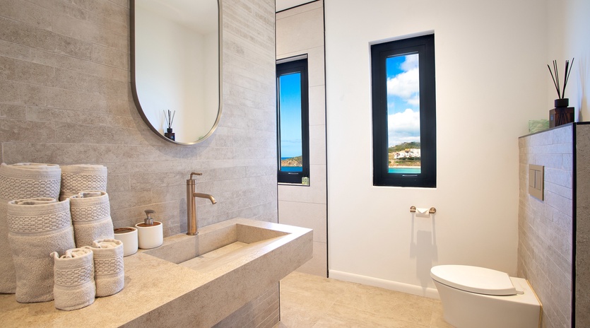 bathroom-1-aqua-vista-track4