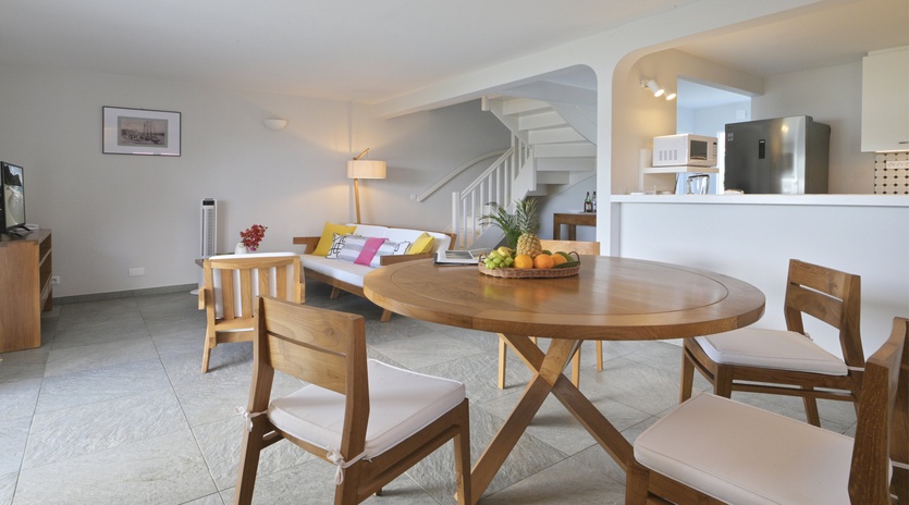 living-room-les-sables-d-or-cap-frehel-track2