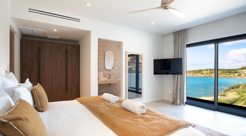 bedroom-1-aqua-vista-track2