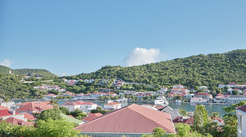 exterior-1-avee-track1