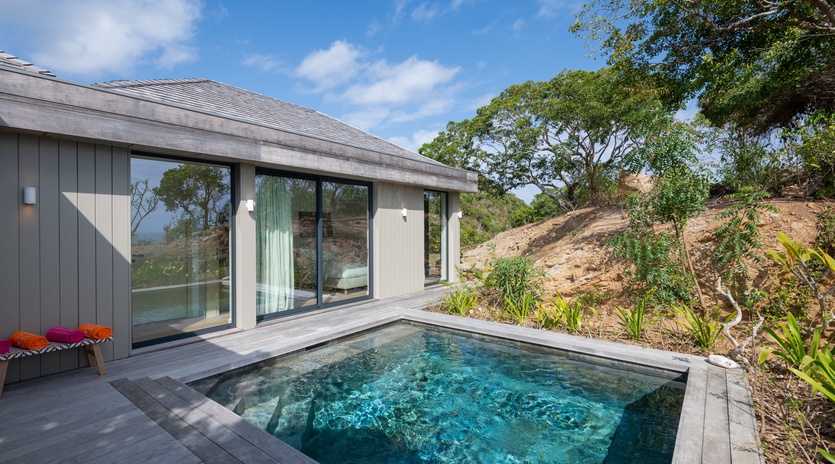 exterior-nanou-track3