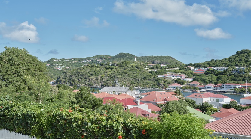 exterior-1-avee-track2