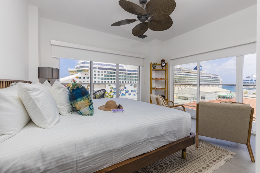 Featured Property HH-2Bdr503 - Experience the Groovy Harbour House Lifestyle