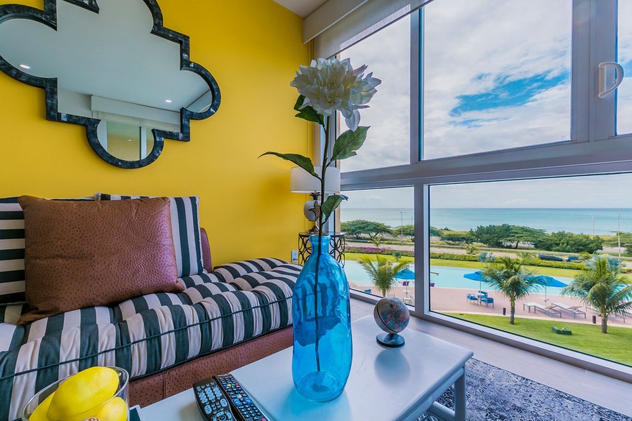 Featured Property 2BS-Blue332 - Cheer and uplift your spirit with some sunlight