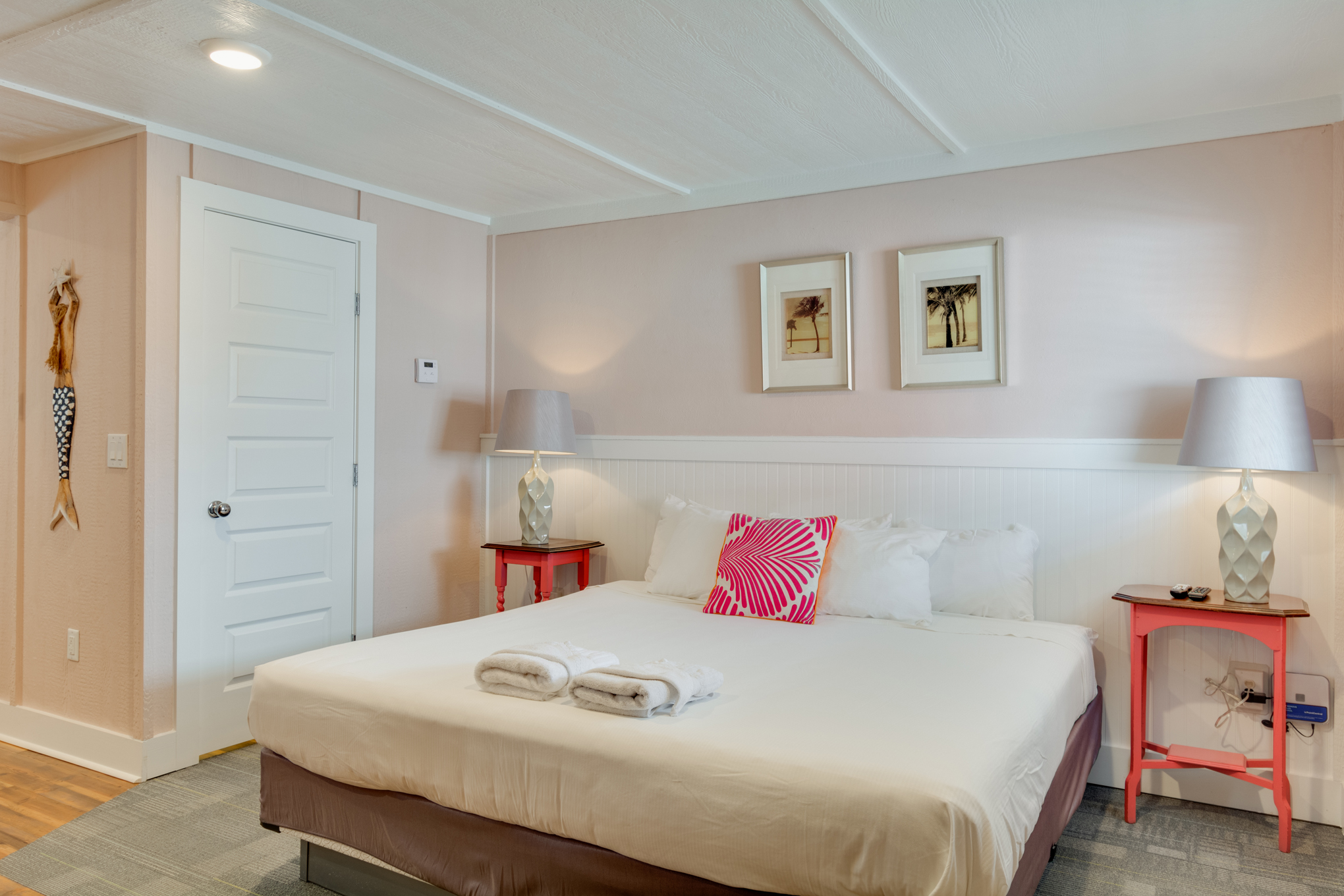 See Sea Motel | Room 5: Hang Five - King