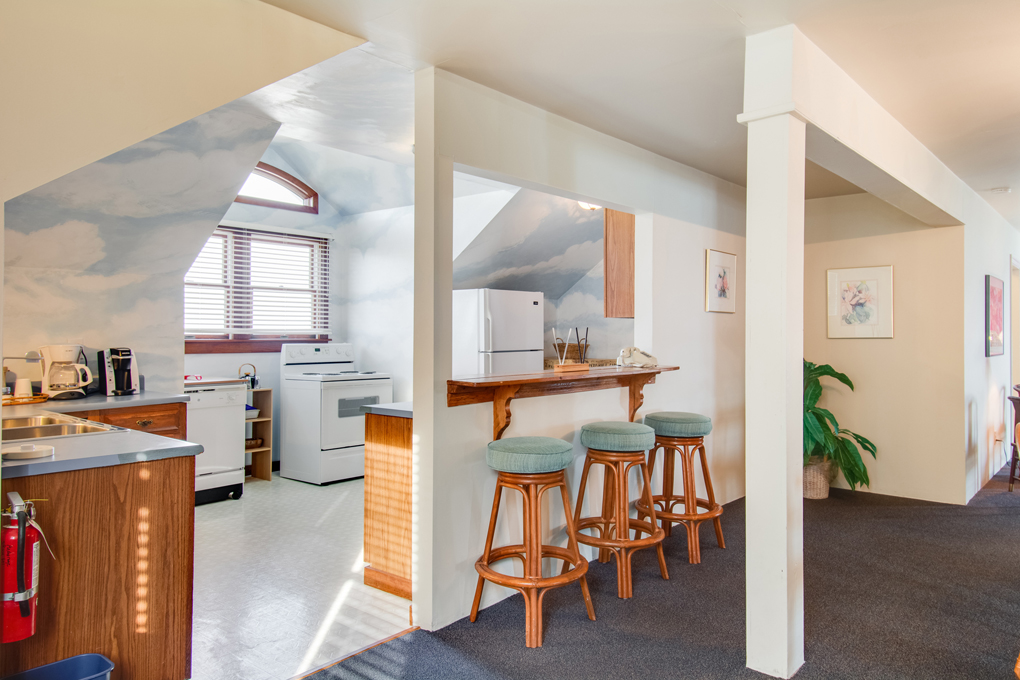 The Anchorage Inn - Room 601 l Kitchen