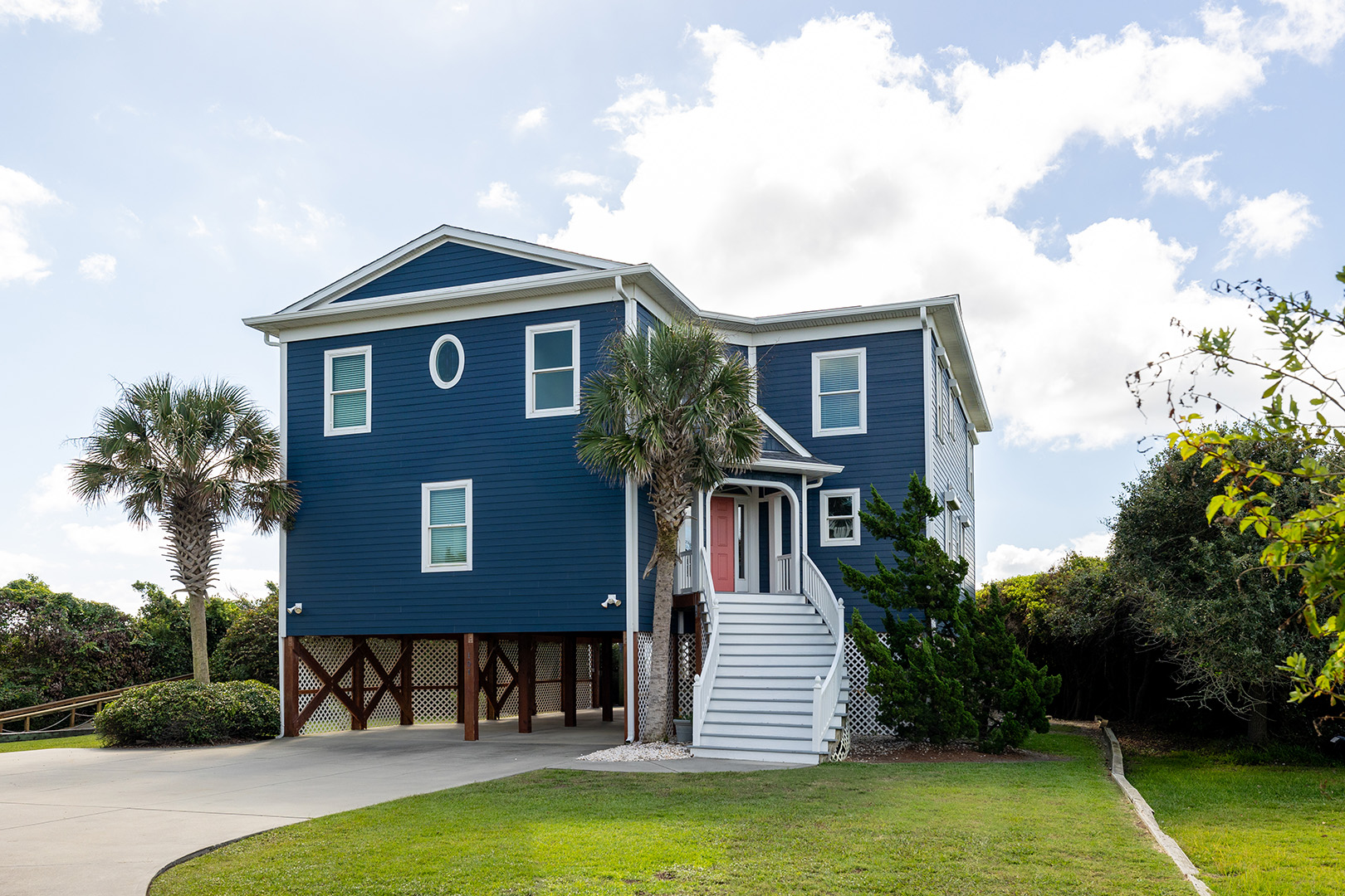 A Gritty Palace Photo