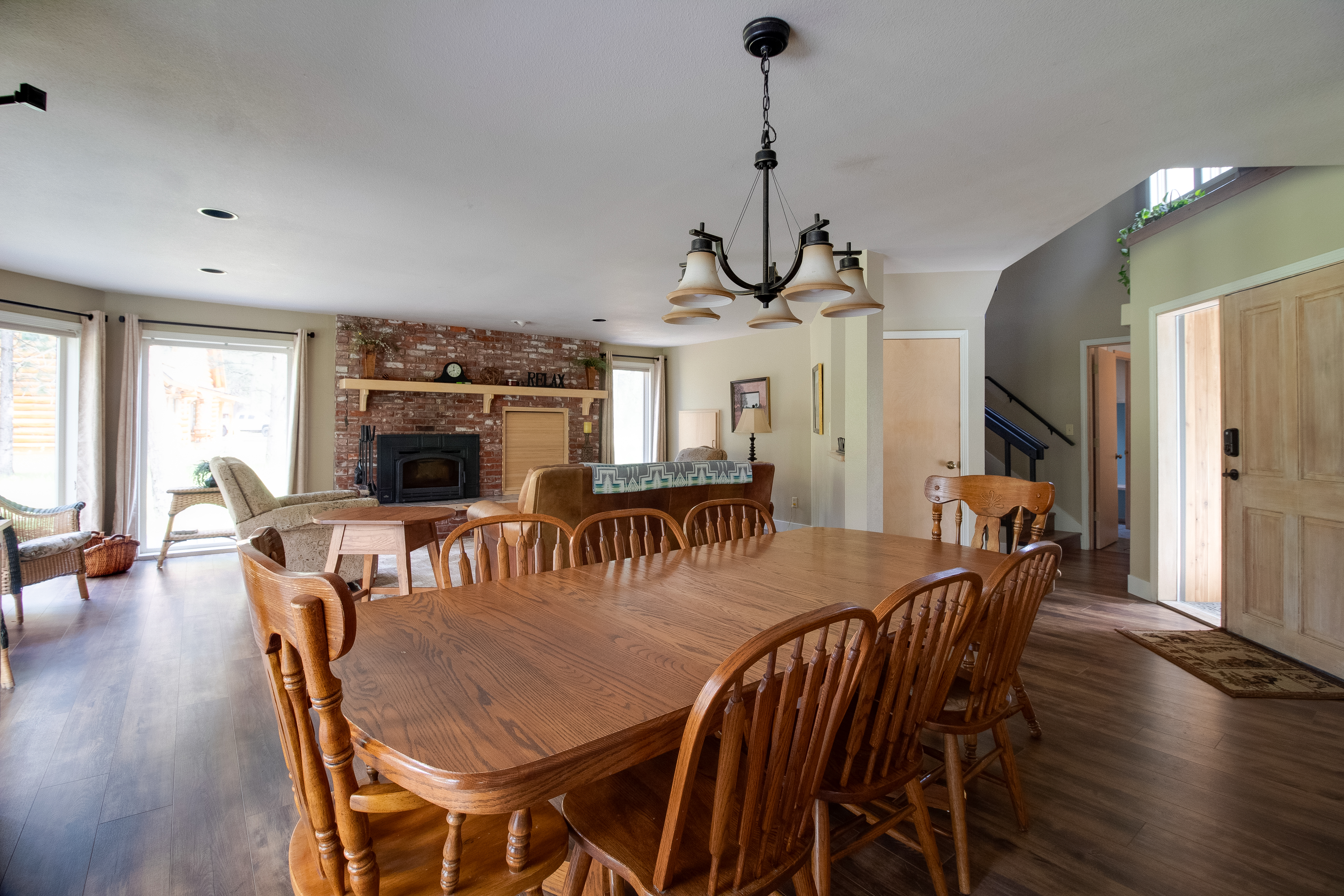 Dining Room: Gather around the hardwood table
