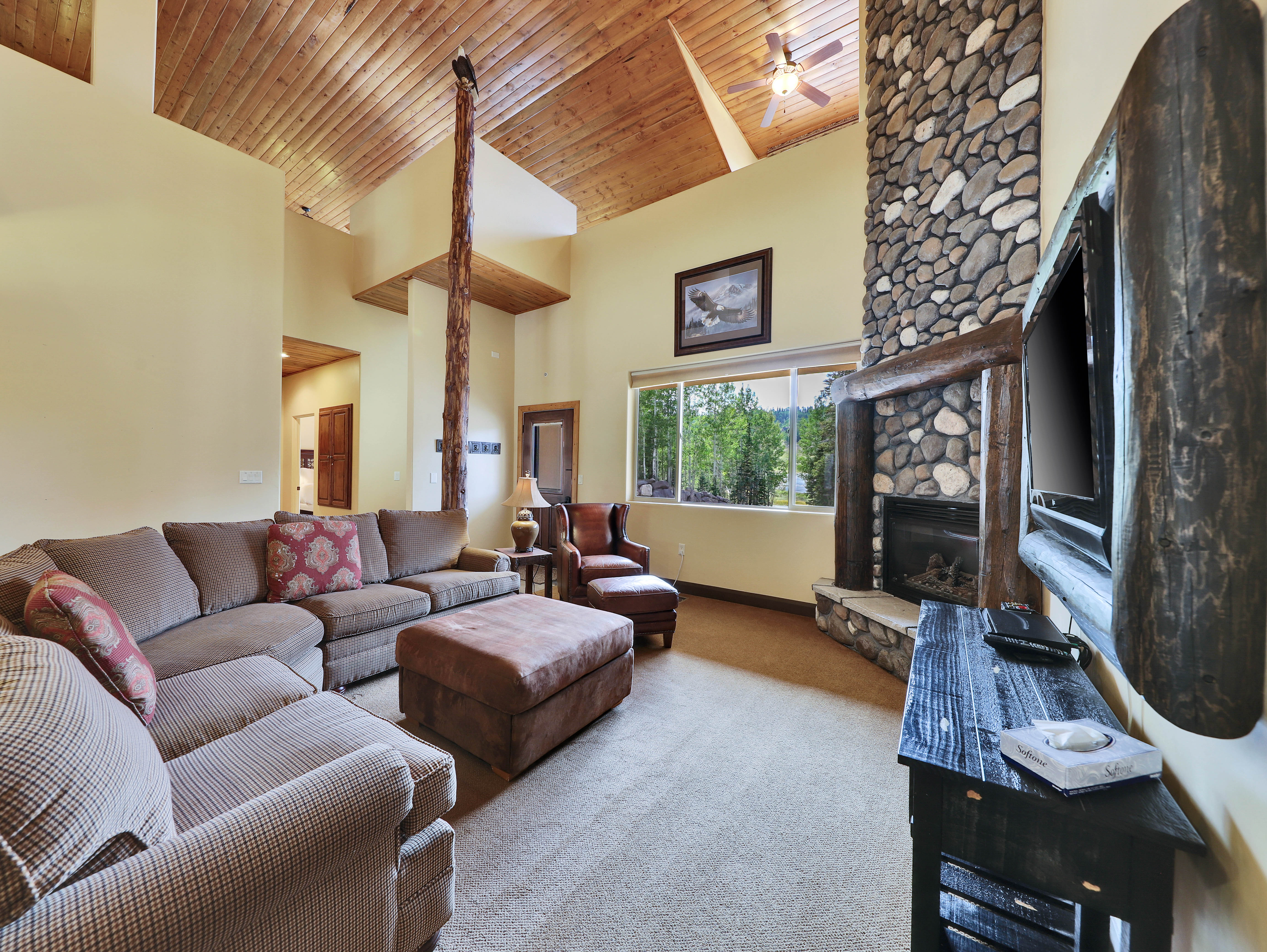 Crooked River 19 | Walk to Lifts + Hot Tub