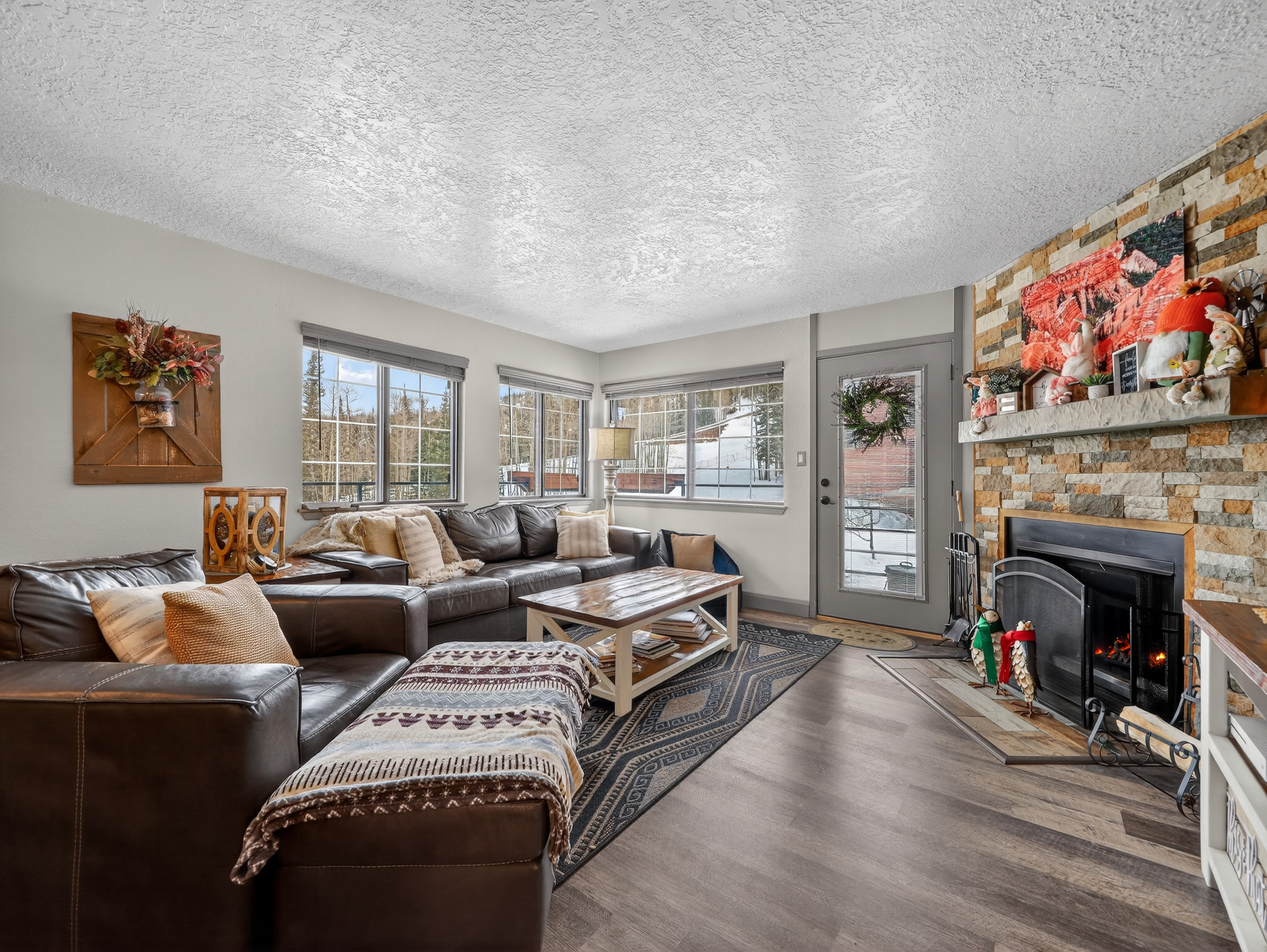 Giant Steps 12 Rustic Retreat ski in/out