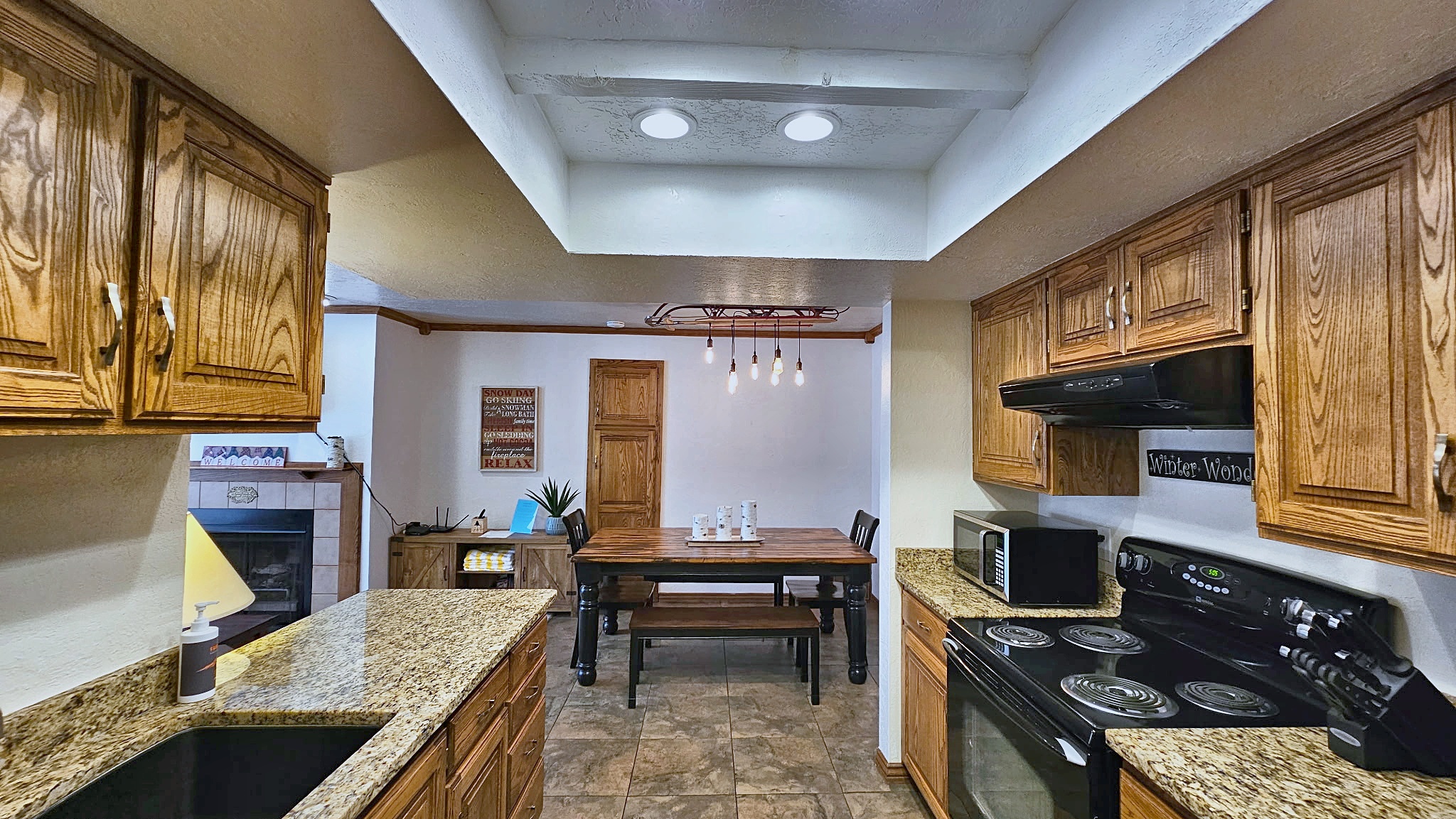 06_kitchen_to_dining_alt