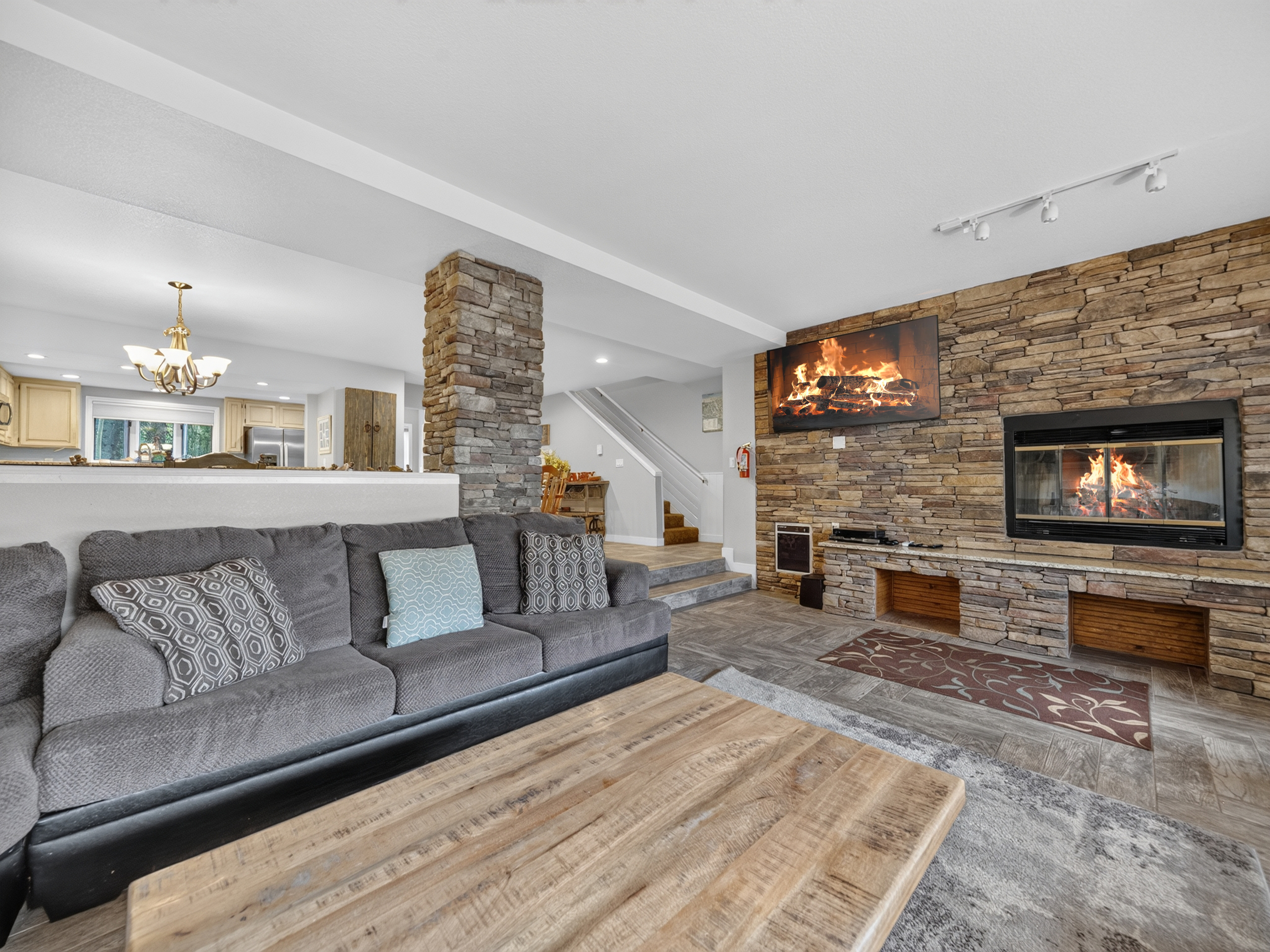 Peak Eleven | Walk to Giant Steps | Sleeps 20