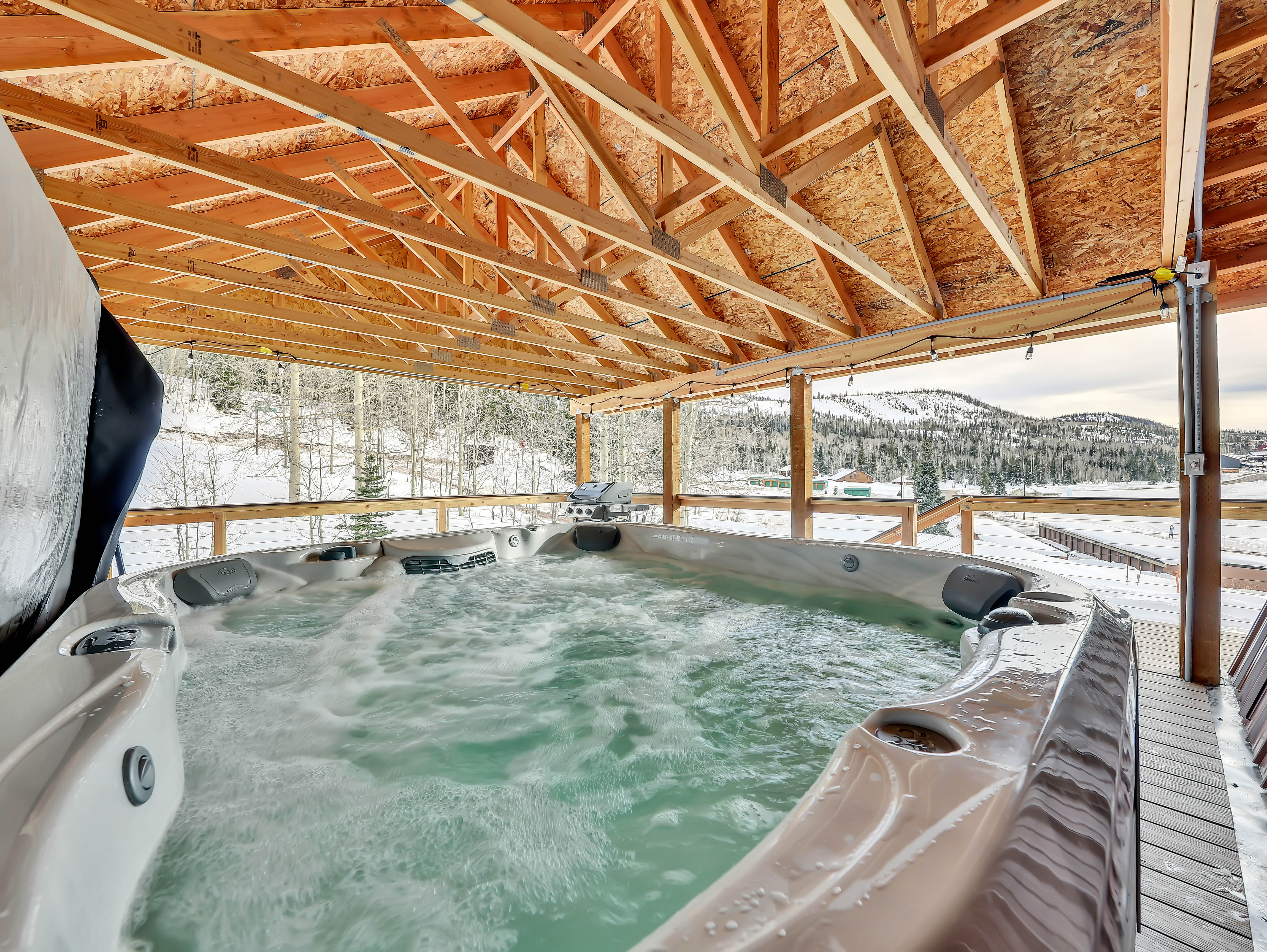 Ski Lee Retreat Brian Head Cabin | Hot Tub