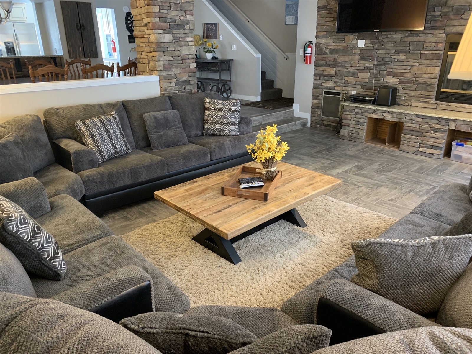 The Villas #11 | Large Condo Near Giant Steps | Photo 2