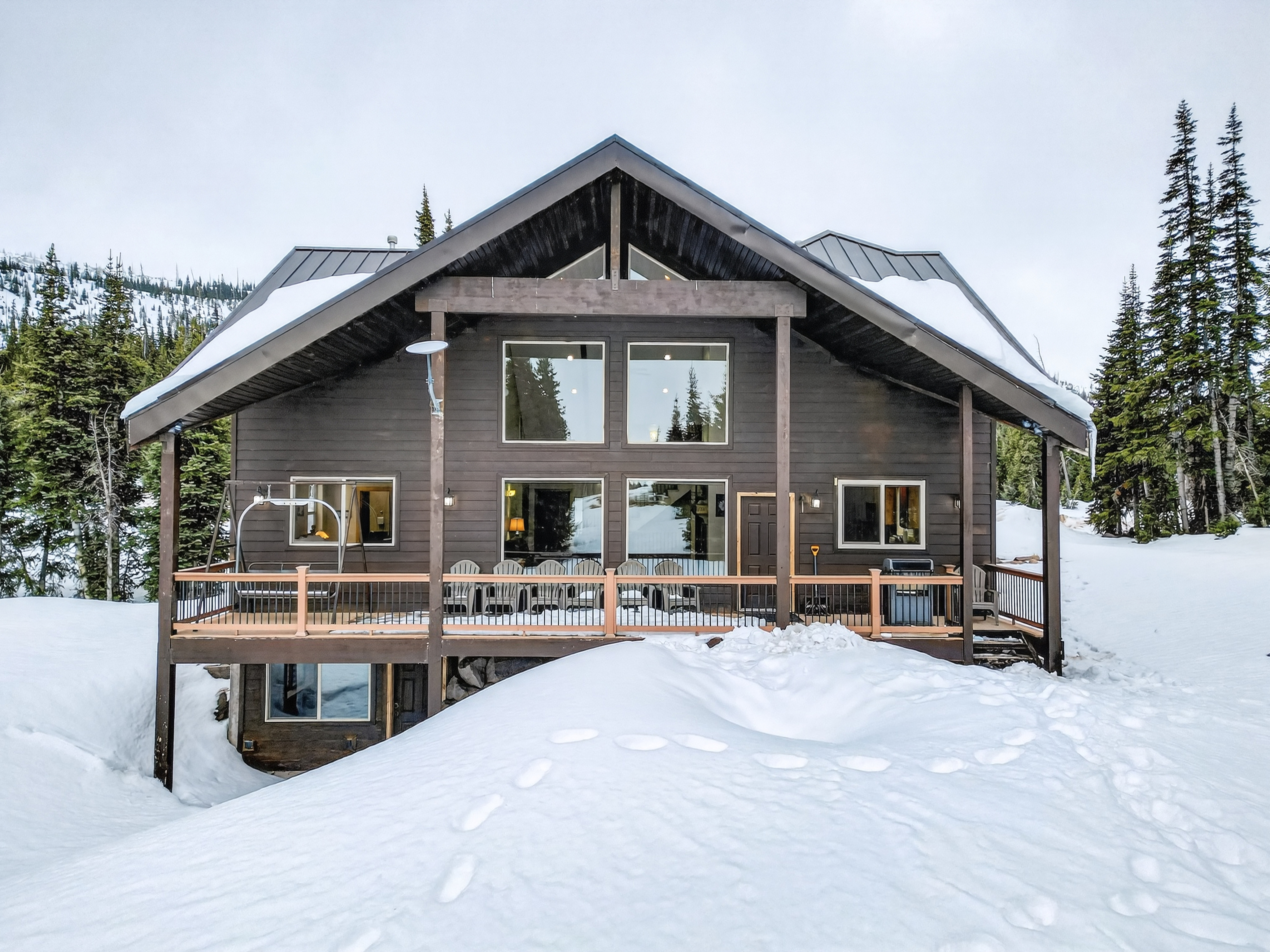 Ridge Top Lodge | Spacious 7BR Retreat near Skiing