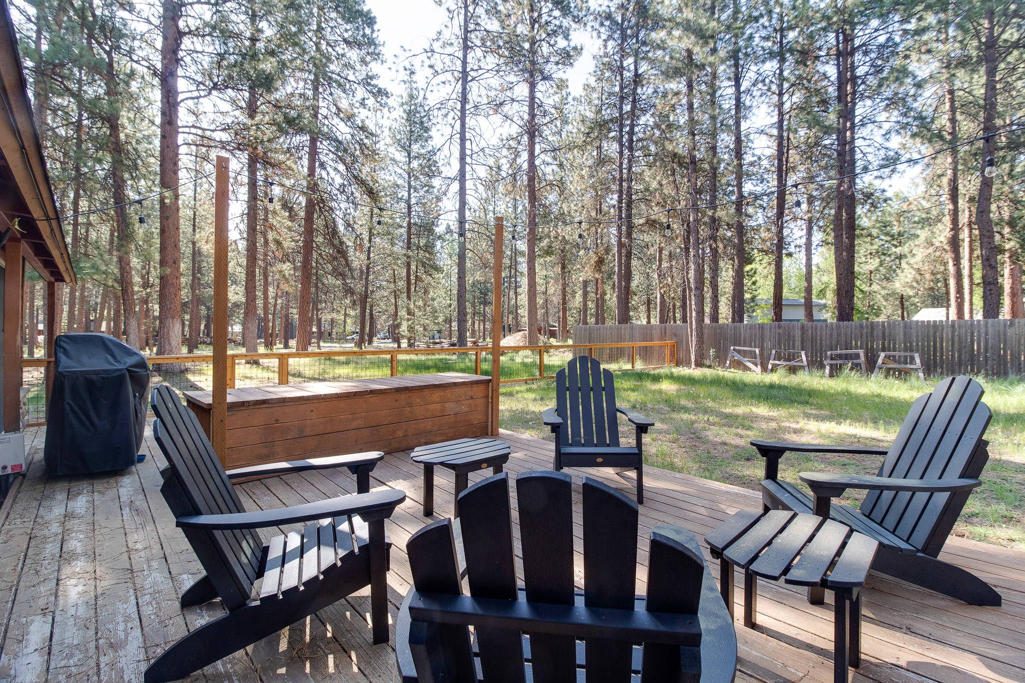 Back deck and fully fenced backyard