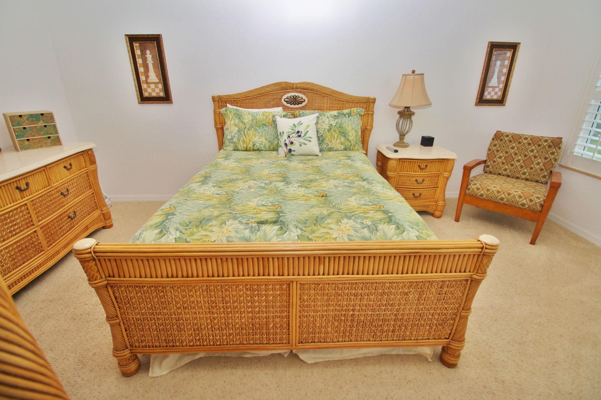Tropical atmosphere in second bedroom